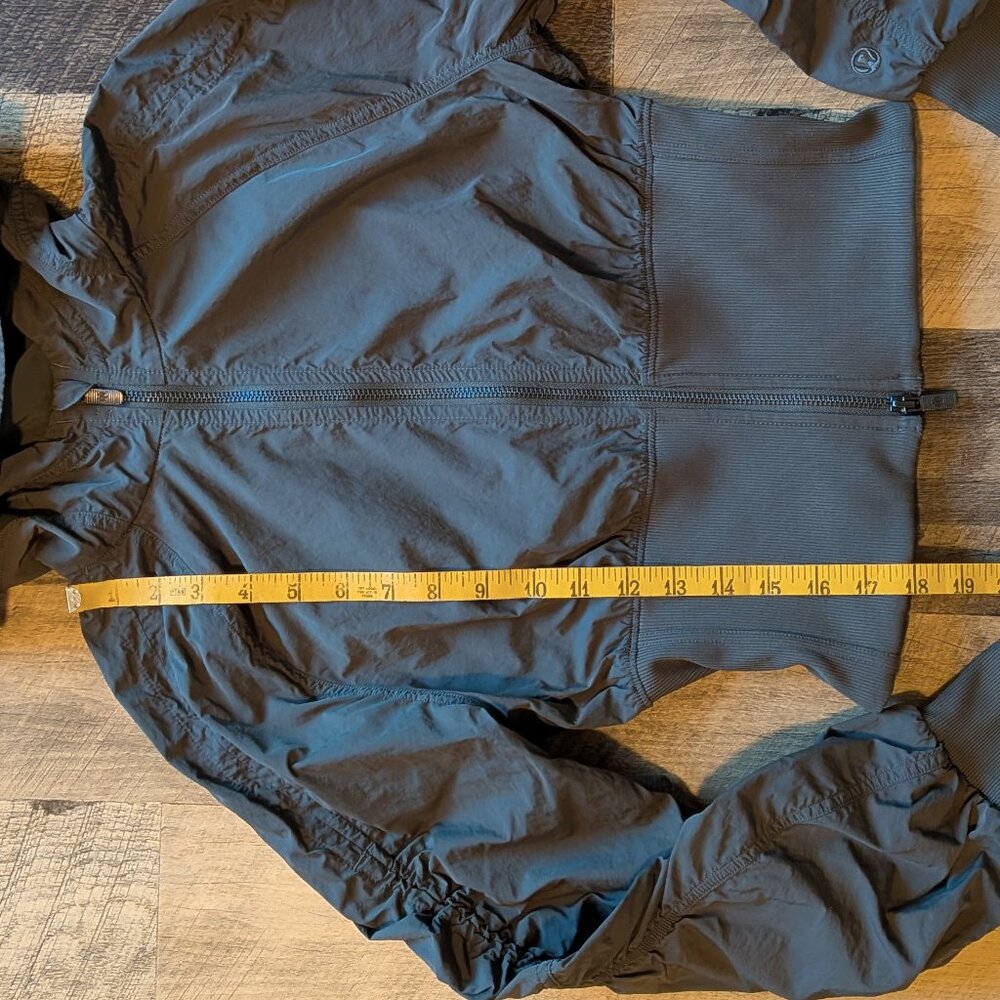 Lululemon Ruched Ribbed-Waist Jacket XS Army Green - Picture 6 of 8